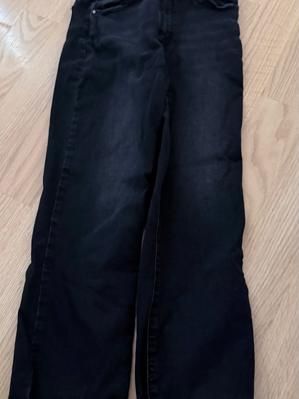 Women's Straight-Leg Black Jeans — Sleek Everyday Essential